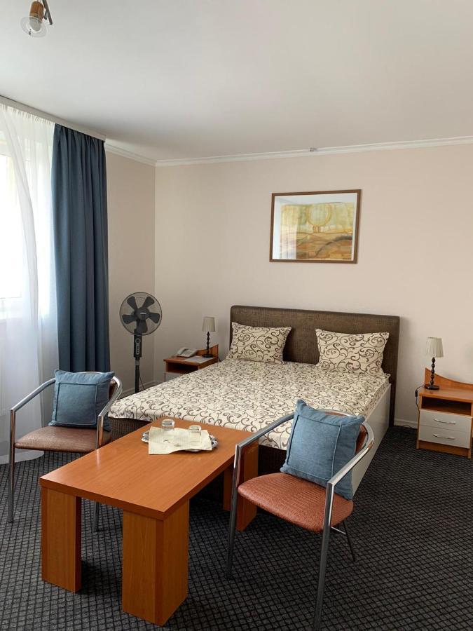 Hotel Kim Mogilev Exterior photo